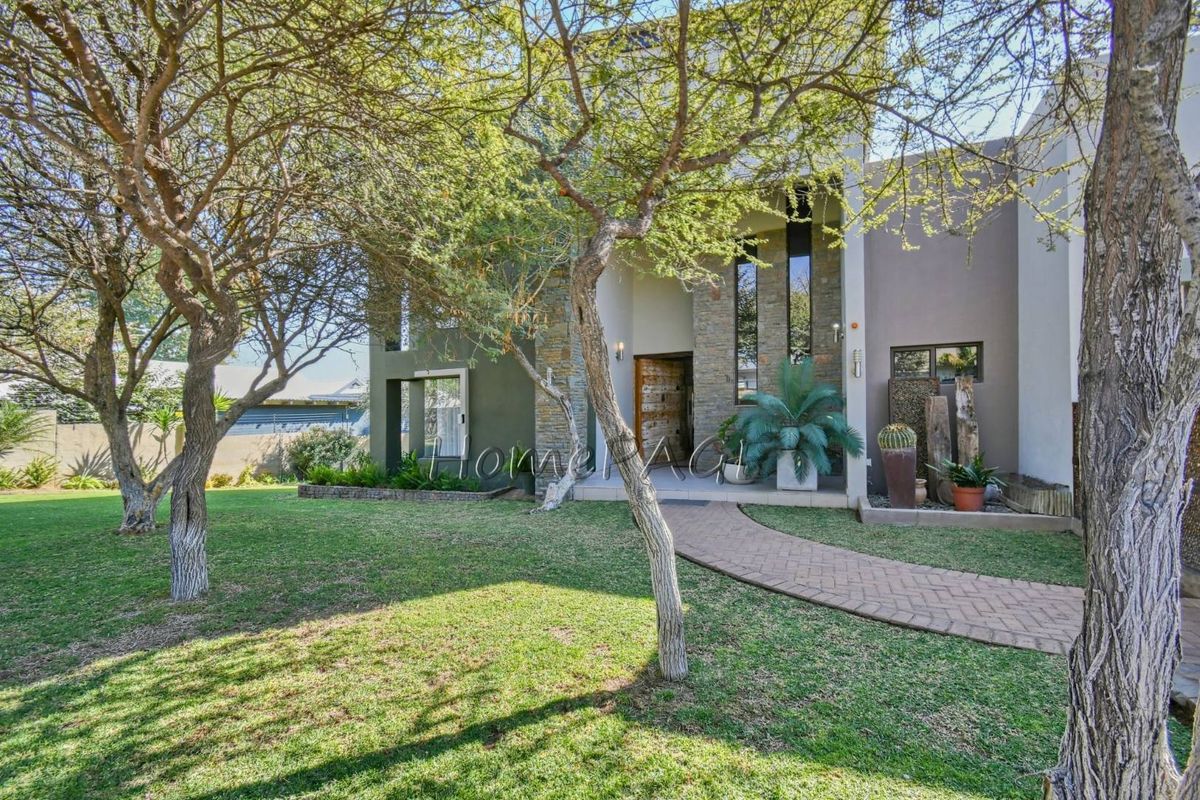 Ext 1, Outjo:  EYE CATCHING, 5 Bedr Double Storey home is for Sale - Photo 5