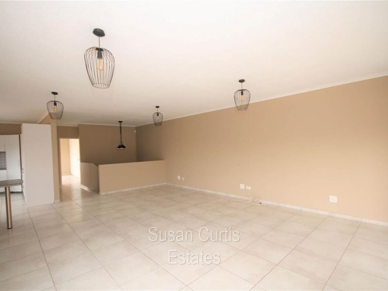 3 bedrooms Townhouse in Long Beach - Photo 2