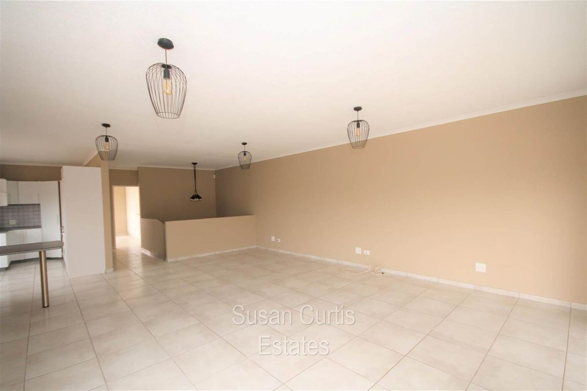 3 bedrooms Townhouse in Long Beach - Photo 2