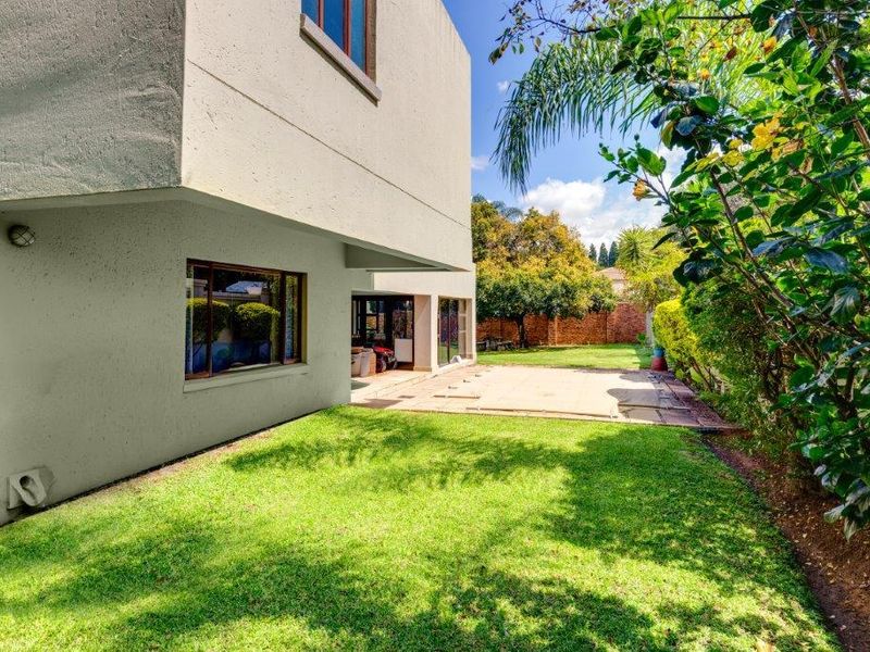 EXCLUSIVE TO THE MARKET | PRESTIGIOUS KYALAMI CREST ESTATE  Luxury 4-Bedroom, 3-Bathroom Double-Storey Residence | Available Immediately!! - Photo 5