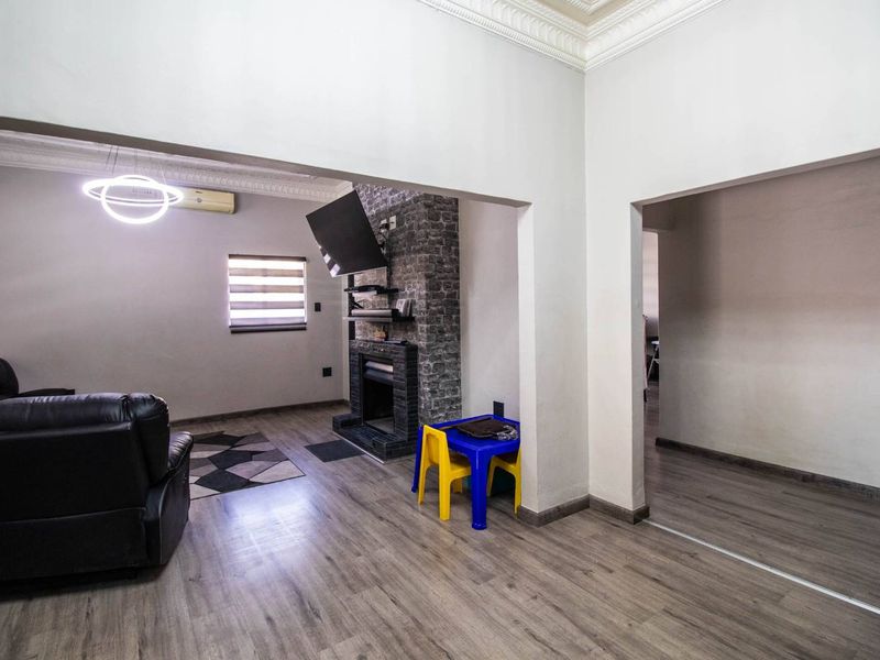 Beautiful 3 Bedroom family home in Western Extention - Photo 5