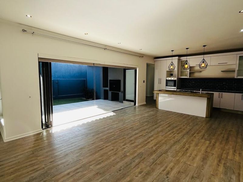 Modern 3 Bedroom House To Let - Photo 2