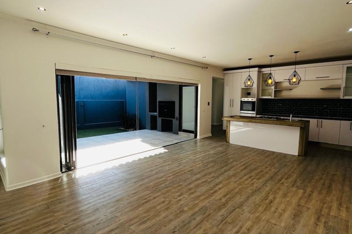 Modern 3 Bedroom House To Let - Photo 2