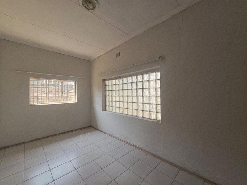 Charming Family Home with Income Potential in a Peaceful Suburb - Photo 5