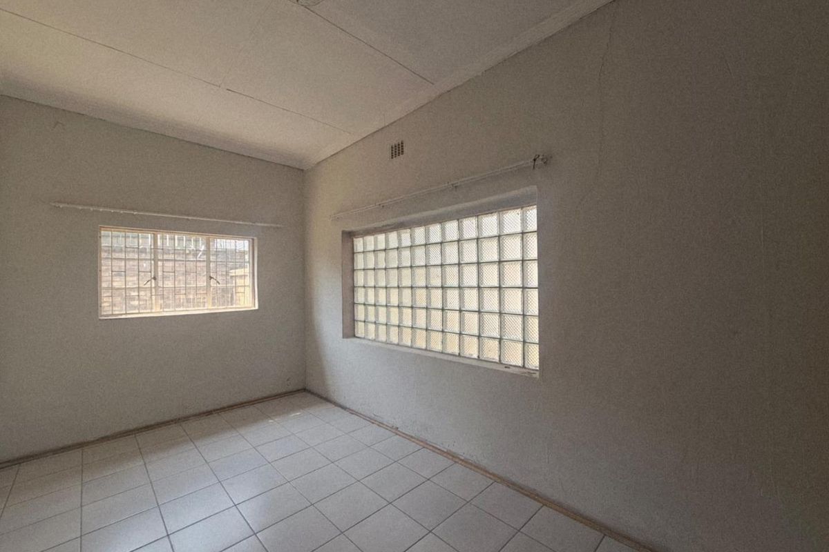 Charming Family Home with Income Potential in a Peaceful Suburb - Photo 5