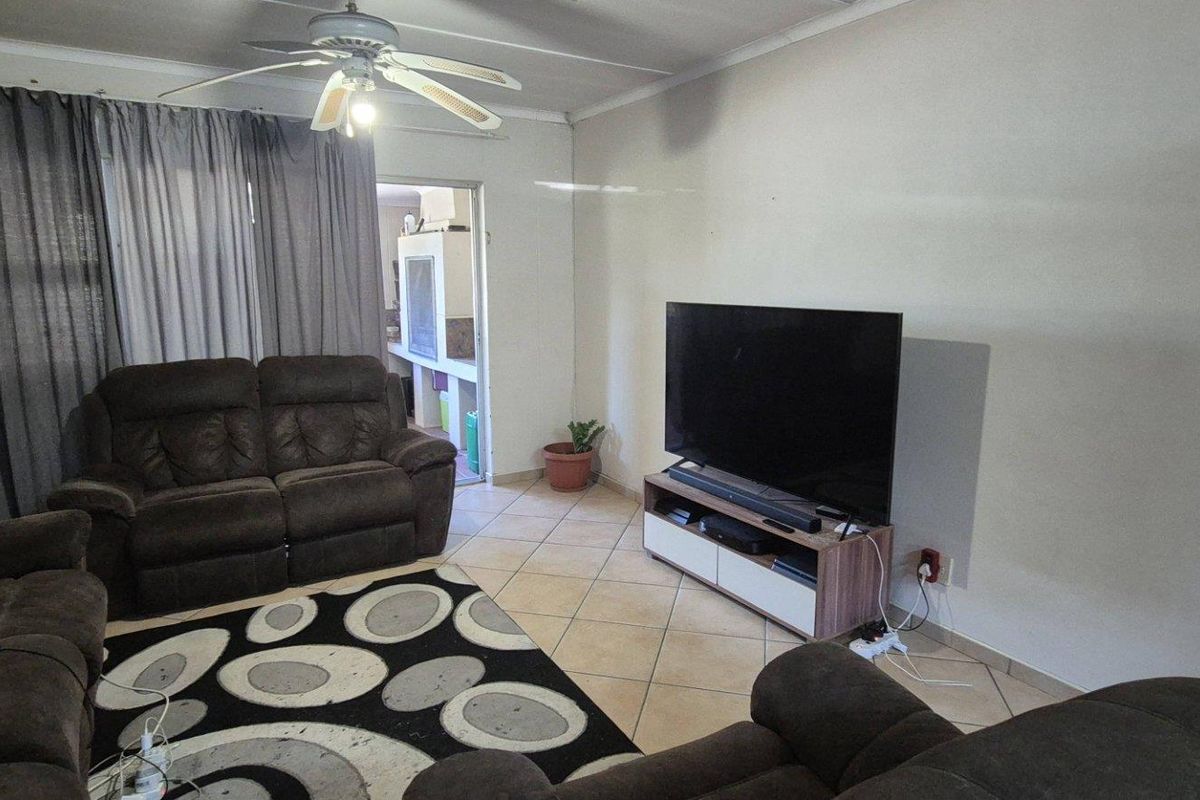 FOR SALE SPACIOUS 2 BEDROOM UNIT IN EROS - Photo 2