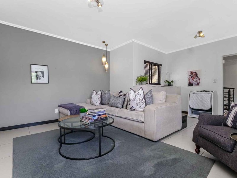 SECLUDED RESIDENCE IN HIGHLY SOUGHT AFTER, PICTURESQUE LOCATION - Photo 8