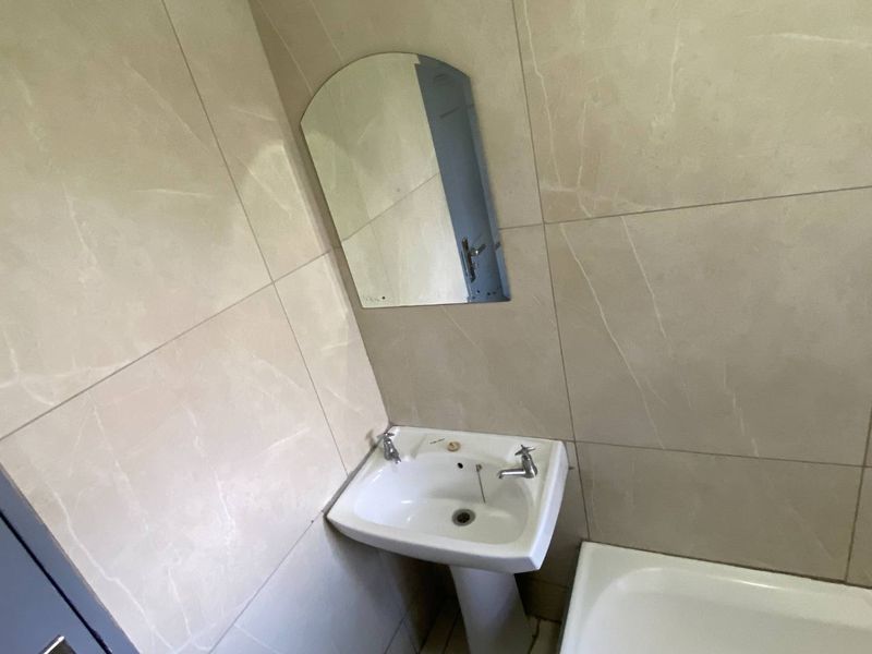 Modern Family Living On Spacious Stand In Daveyton - Photo 8