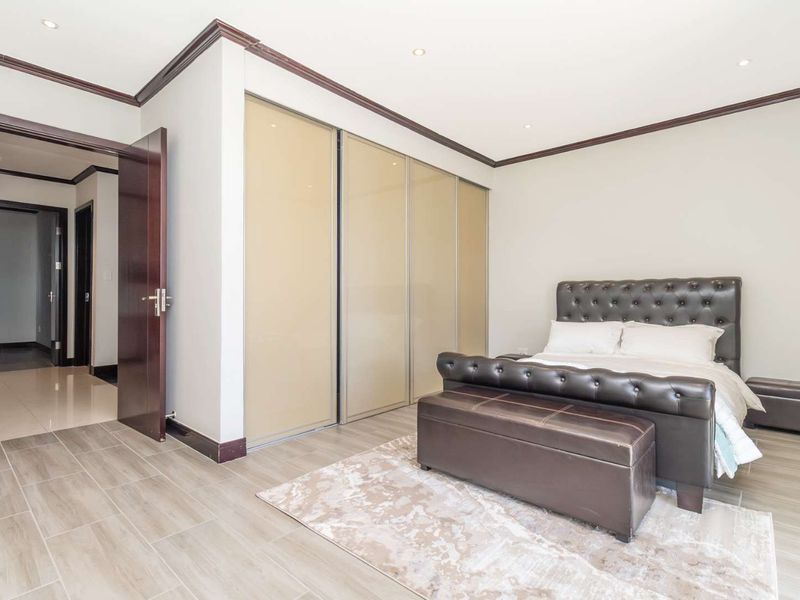 Modern and furnished three-bedroom, two-bathroom townhouse in Carlswald – Midrand - Photo 4