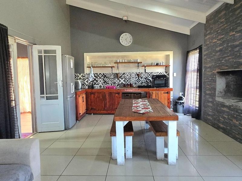 Coastal Charm: Furnished 2-Bedroom Home in Franskraal Cul-de-Sac - Photo 8