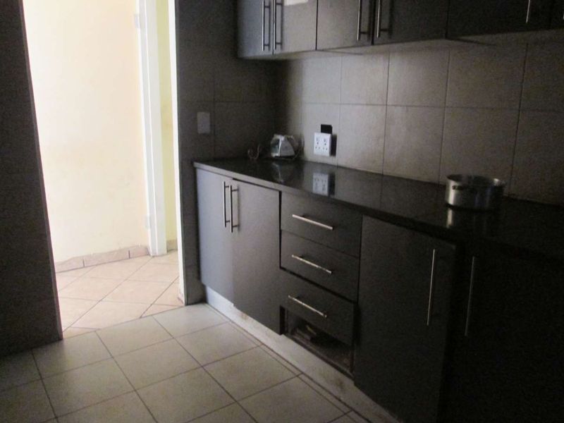 BEAUTIFUL 3] THREE BEDROOMS APARTMENT FOR SALE IN SUNNYSIDE '' BARGAIN - Photo 5