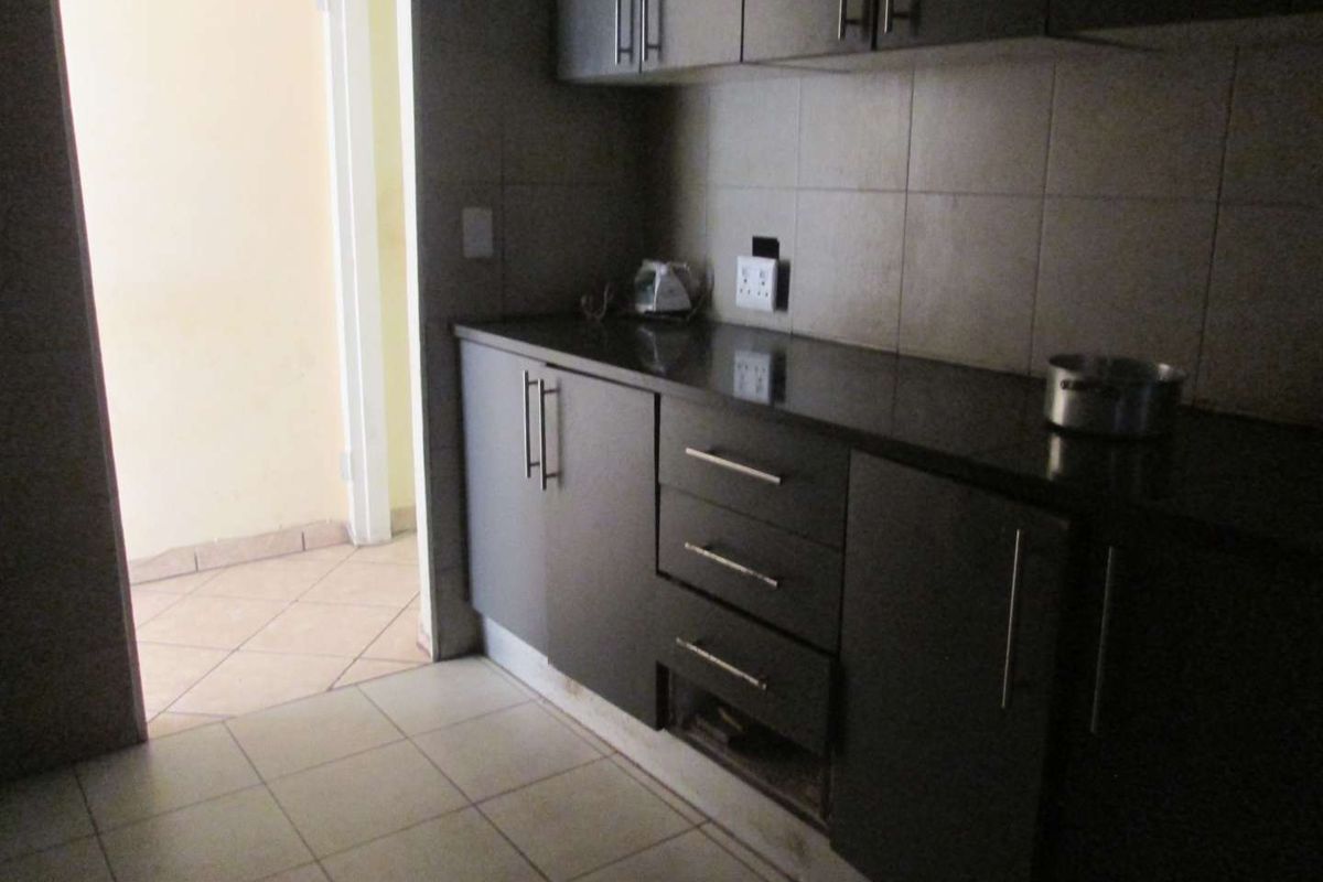 BEAUTIFUL 3] THREE BEDROOMS APARTMENT FOR SALE IN SUNNYSIDE '' BARGAIN - Photo 5