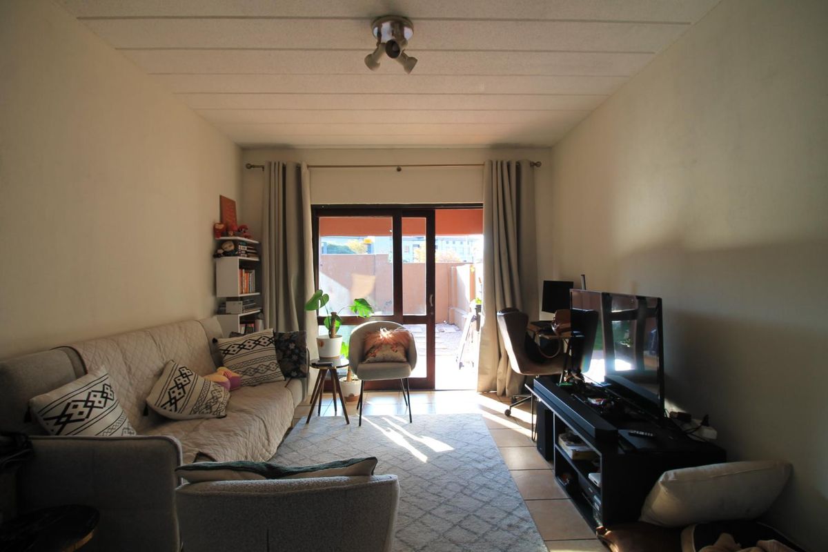 Gorgeous and sunny, garden apartment - Photo 2
