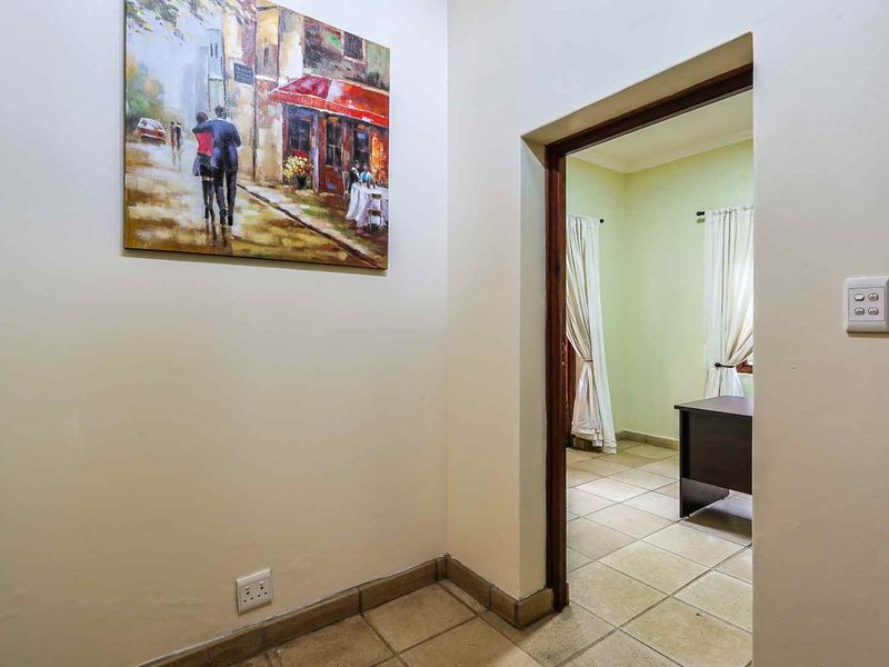 Spacious Entertainer’s Dream in Woodhill Golf Estate – Furnished Option Available - Photo 5