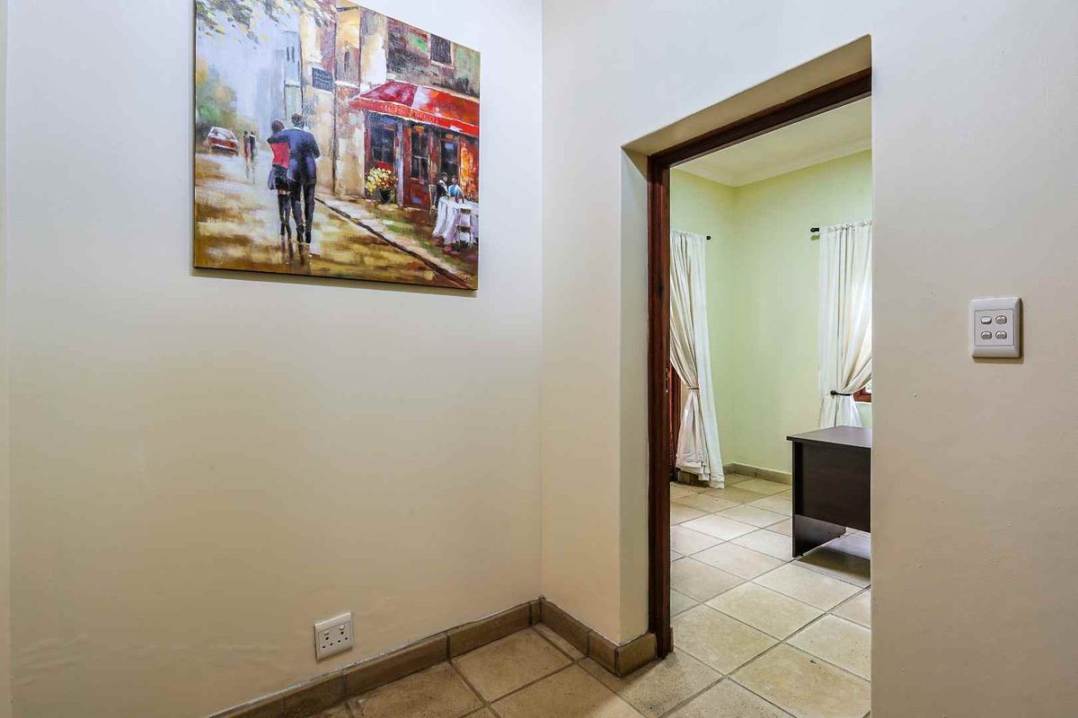Spacious Entertainer’s Dream in Woodhill Golf Estate – Furnished Option Available - Photo 5