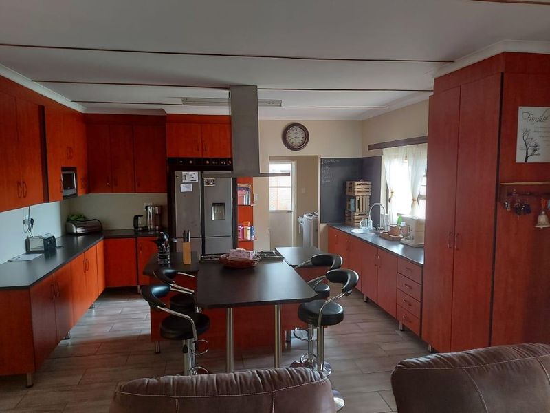 Modern Family House For Sale - Oshakati Ext. 16 - Photo 5