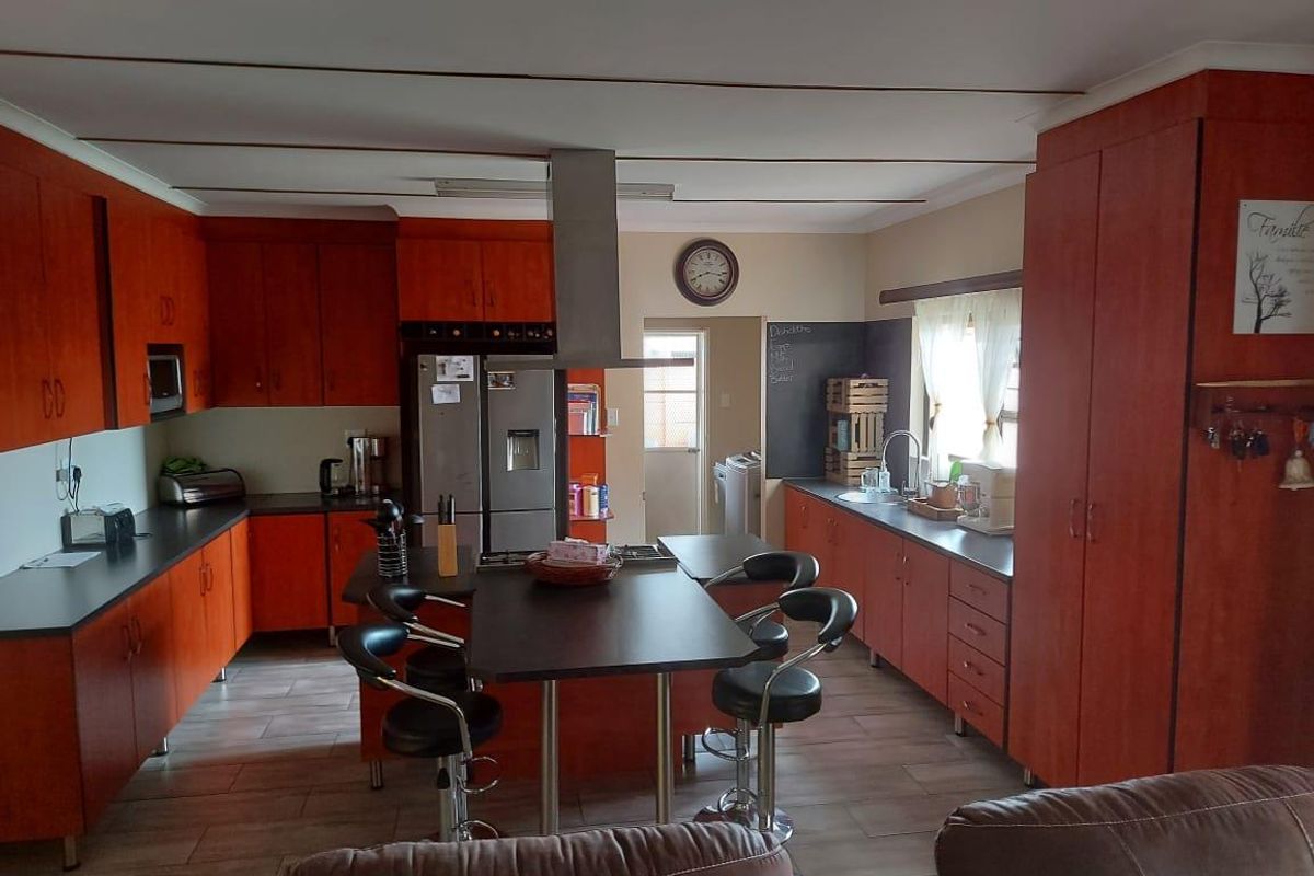 Modern Family House For Sale - Oshakati Ext. 16 - Photo 5