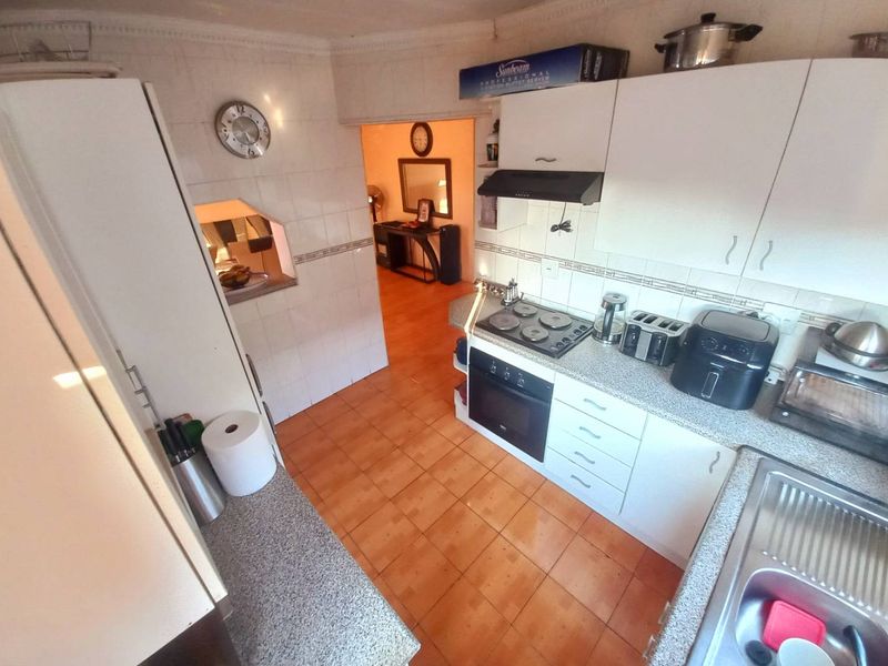 Four bedrooms house for sale in Atteridgeville - Photo 6