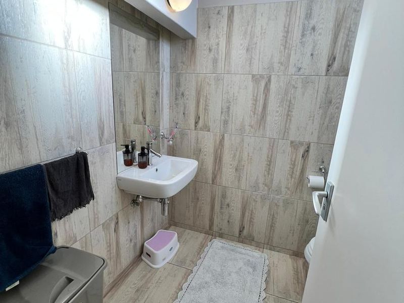 Fully Furnished North Facing Apartment in Secure Windhoek Complex - Photo 6