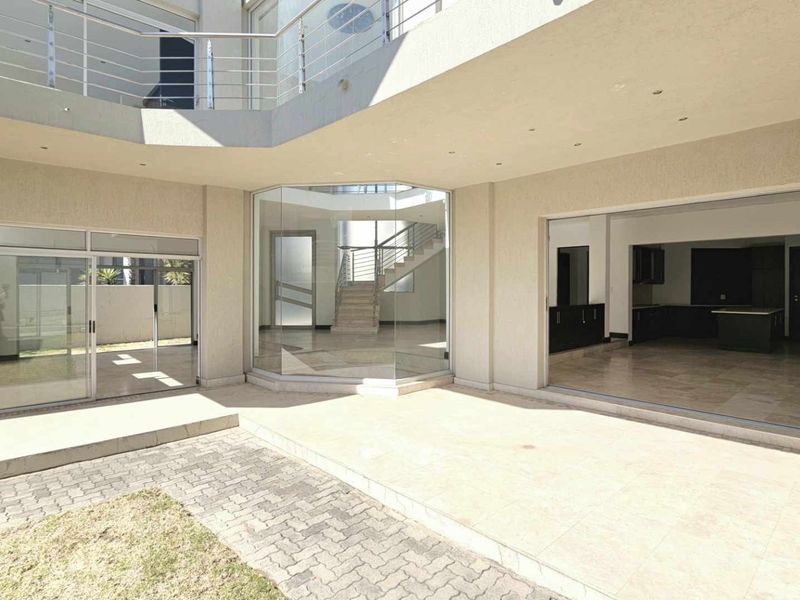 Spacious, Light, Secure 4 Bedroom Sandton Cluster in the Best Location - Photo 9