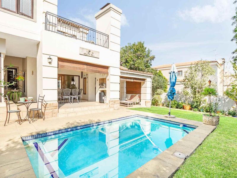 IMMACULATE HOME - Photo 2