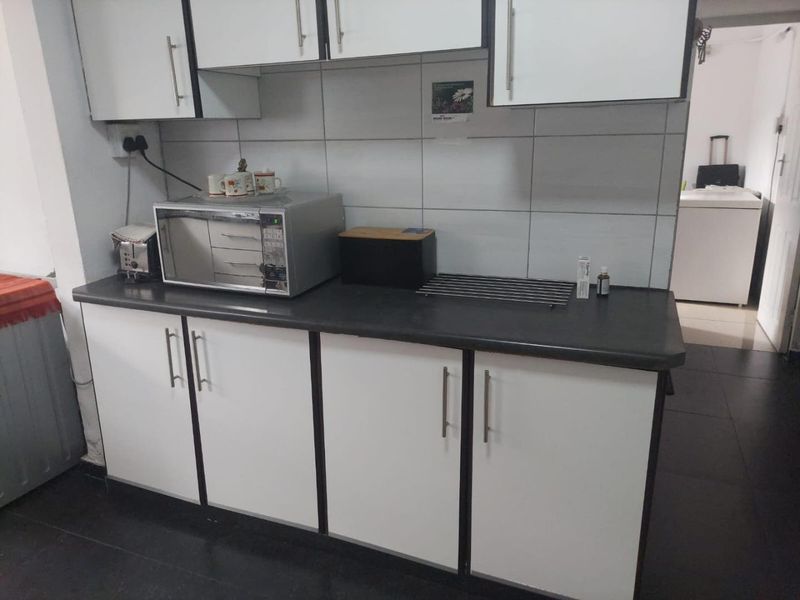 A Jump Ahead of the Market - Ideal Three Bedroom Starter Home - Photo 8
