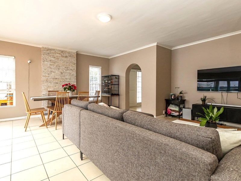 Stylish, Sun-Drenched Family Home in the Heart of Harfield Village - Photo 6