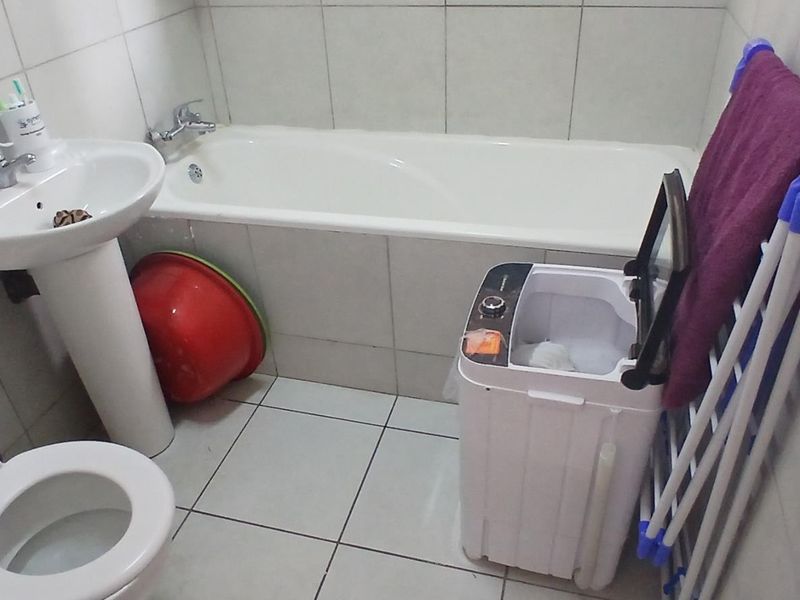 Durban Central Apartment with Panoramic City Views and Parking - Photo 7