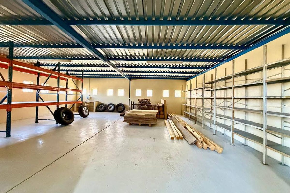Prime commercial property for sale in Prosperita with 4,050 m2 erf . - Photo 5