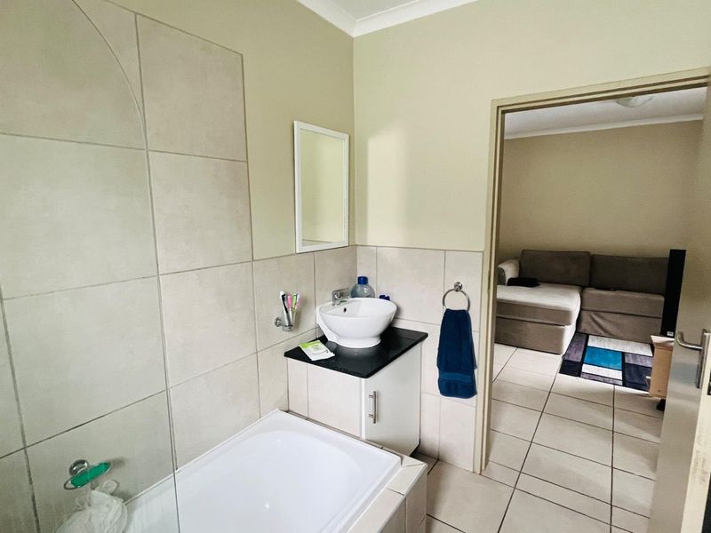 Small family or investment opportunity. - Photo 10