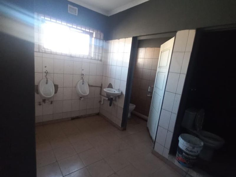 Industrial Property with Warehouses & Secure Facilities To Let - Photo 9