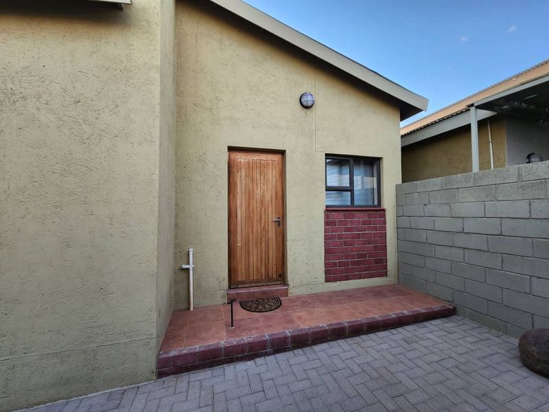 WESTDENE GARDENS COMPLEX UNIT FOR SALE IN KEETMANSHOOP - Photo 2