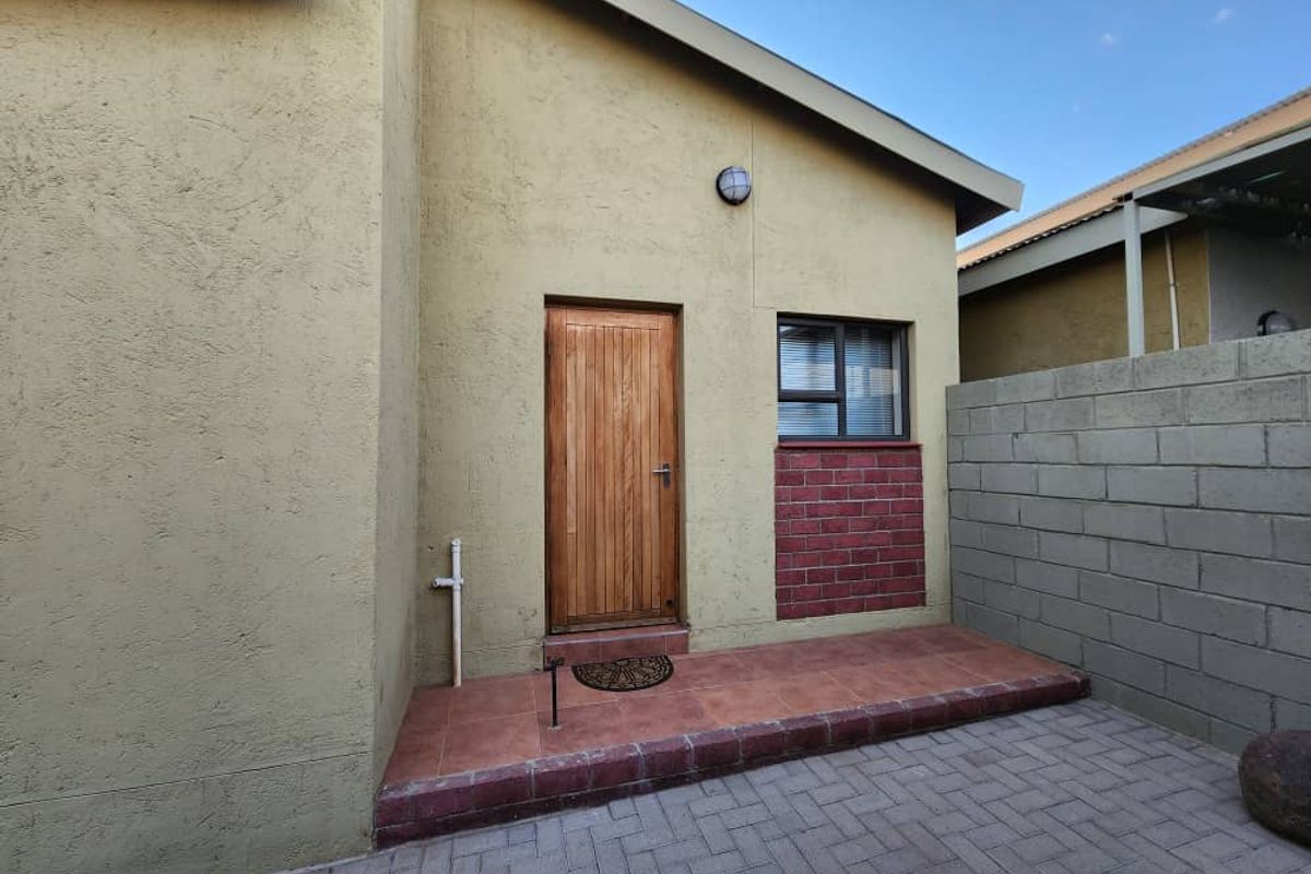 WESTDENE GARDENS COMPLEX UNIT FOR SALE IN KEETMANSHOOP - Photo 2