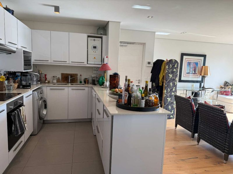 Secure, Sunny Apartment - Fully Furnished - Photo 10