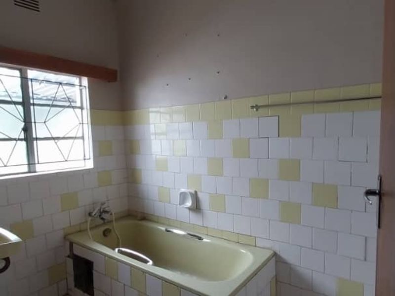 Cozy 3BR, 2BA Home with Garage and Covered Patio - Photo 10