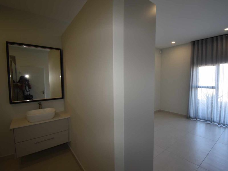 Wake Up to the Waves - Photo 6