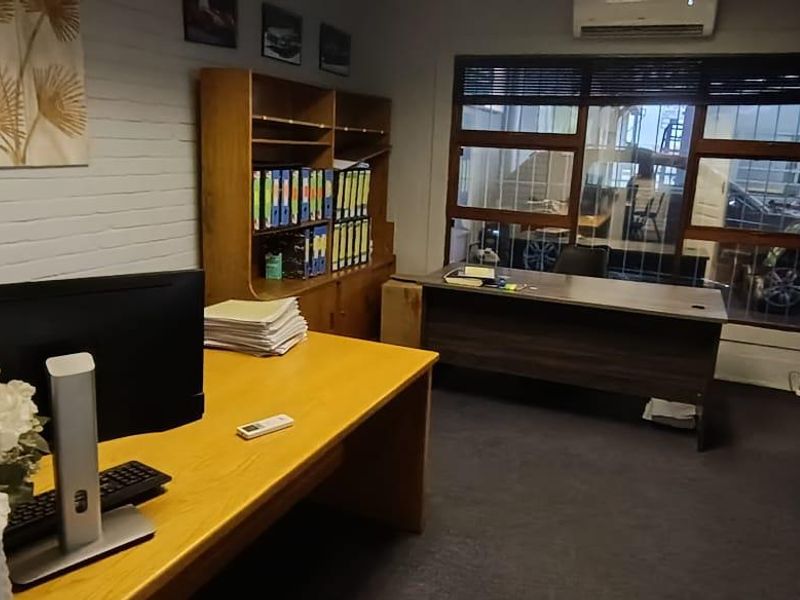 **Prime Commercial Property To Rent in Parow: Ideal for a Car Dealership** - Photo 4