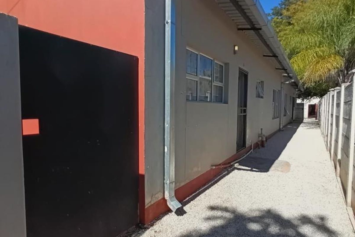 FOR SALE - PRIME BLOCK OF FLATS INVESTMENT OPPORTUNITY IN ,TSUMEB, NAMIBIA - Photo 2