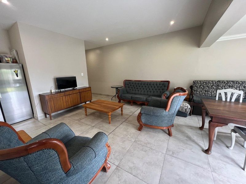 Four-Bedroom, Two-and-a-Half Bathroom Semi-Detached Residence in a Secure Estate - Photo 5