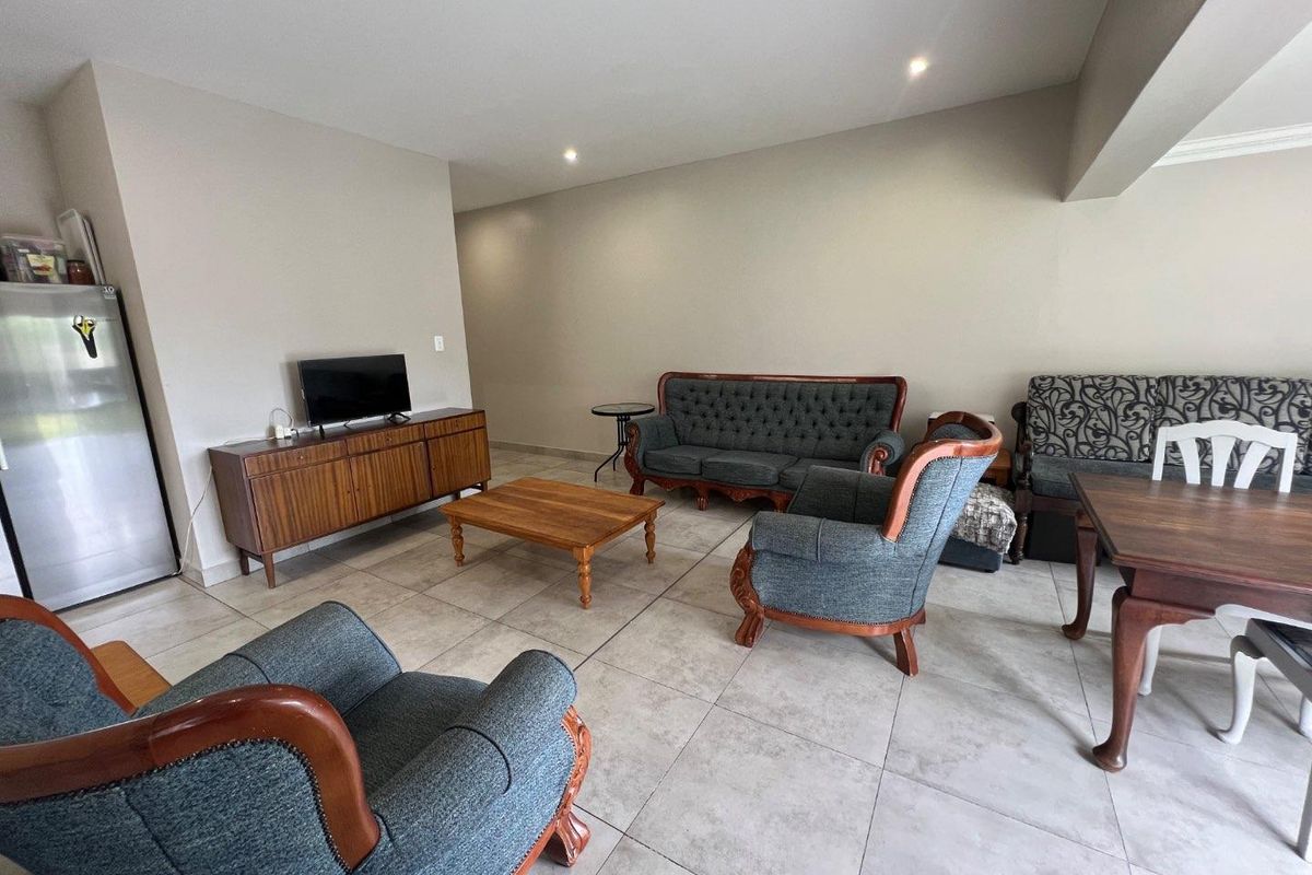 Four-Bedroom, Two-and-a-Half Bathroom Semi-Detached Residence in a Secure Estate - Photo 5