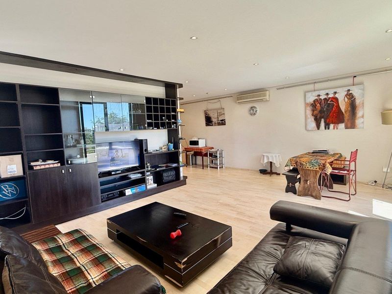 WINDHOEK CENTRAL - VERY NEAT APARTMENT - CC - NS2 300 000 - Photo 5