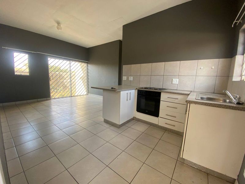 2 Bedroom Townhouse For Sale in Okahandja - Photo 3