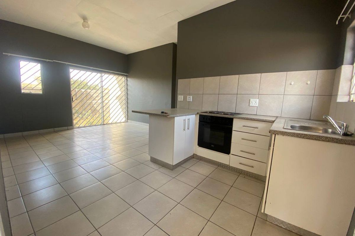 2 Bedroom Townhouse For Sale in Okahandja - Photo 3