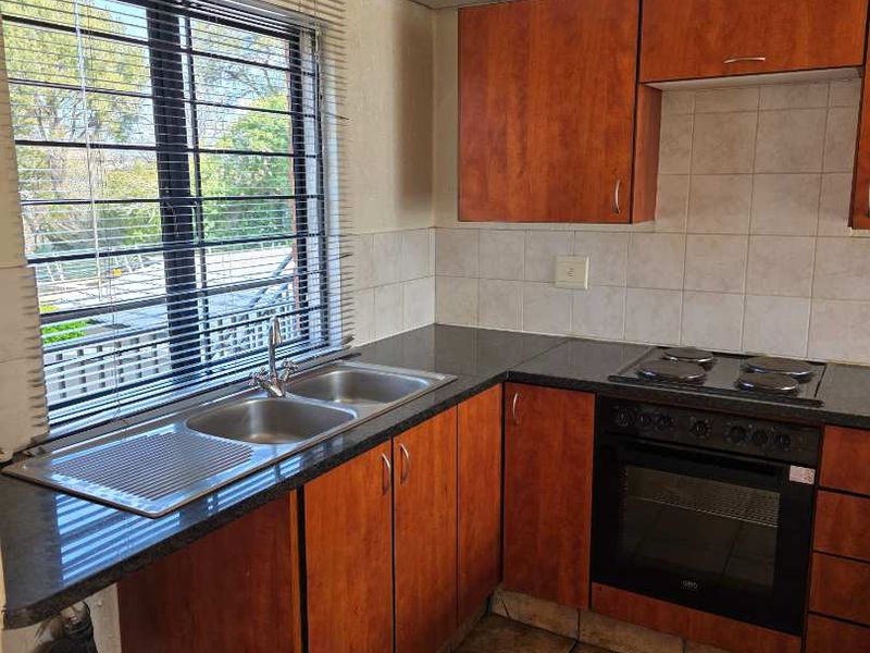 LOCK UP AND GO LOFT APARTMENT - Photo 6