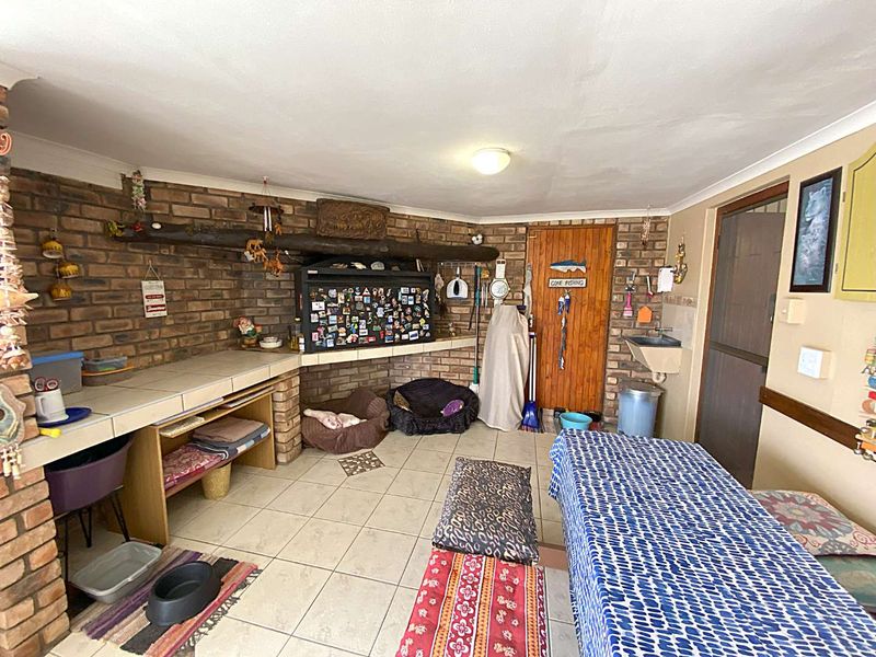 Perfectly Located Family Home - Photo 8