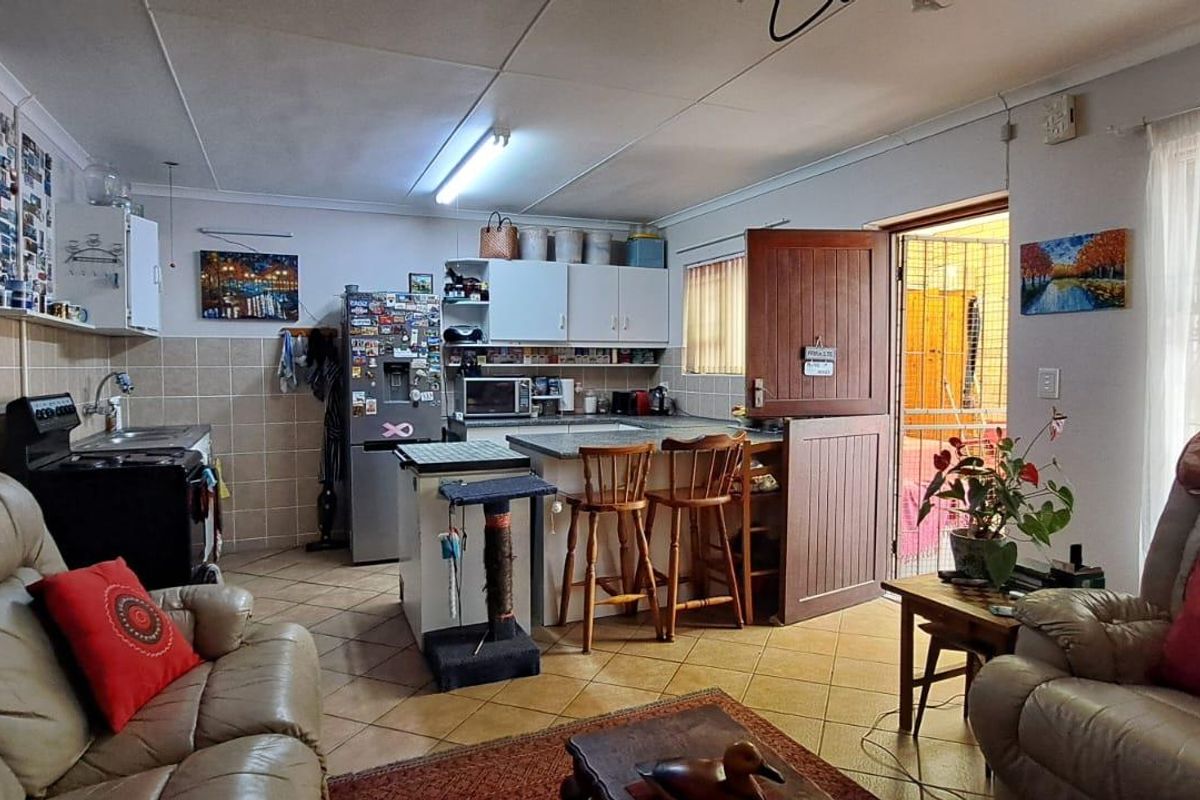 Charming Facebrick Full Title Townhouse in a Popular Complex - Photo 3