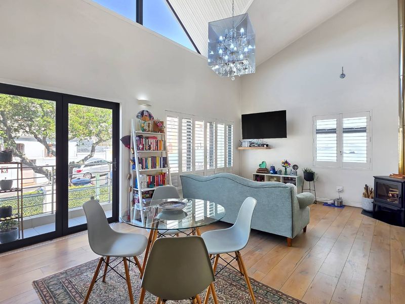 2 Bedroom Apartment in Vredehoek - Photo 2