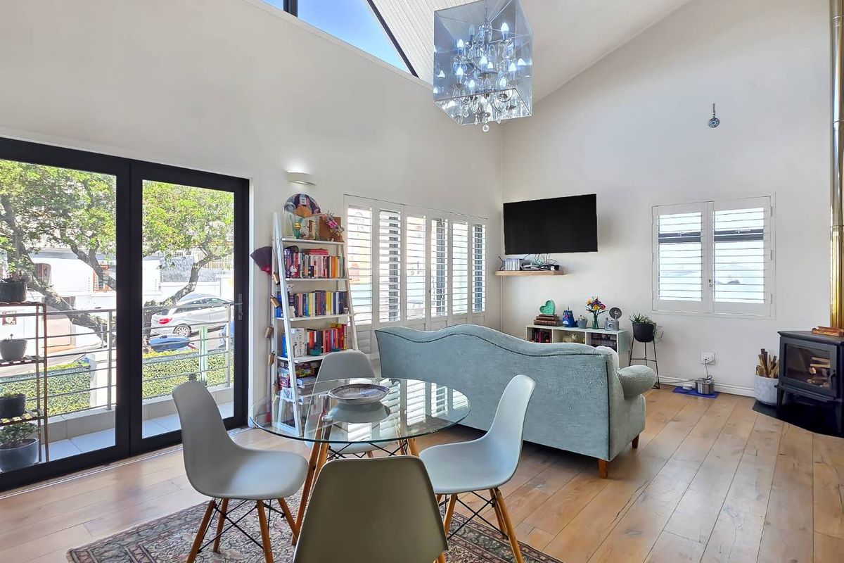 2 Bedroom Apartment in Vredehoek - Photo 2