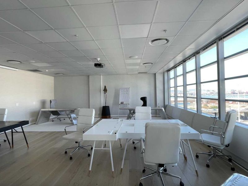 AAA-Grade 339m2 office on 8th floor of convention towers - Photo 9