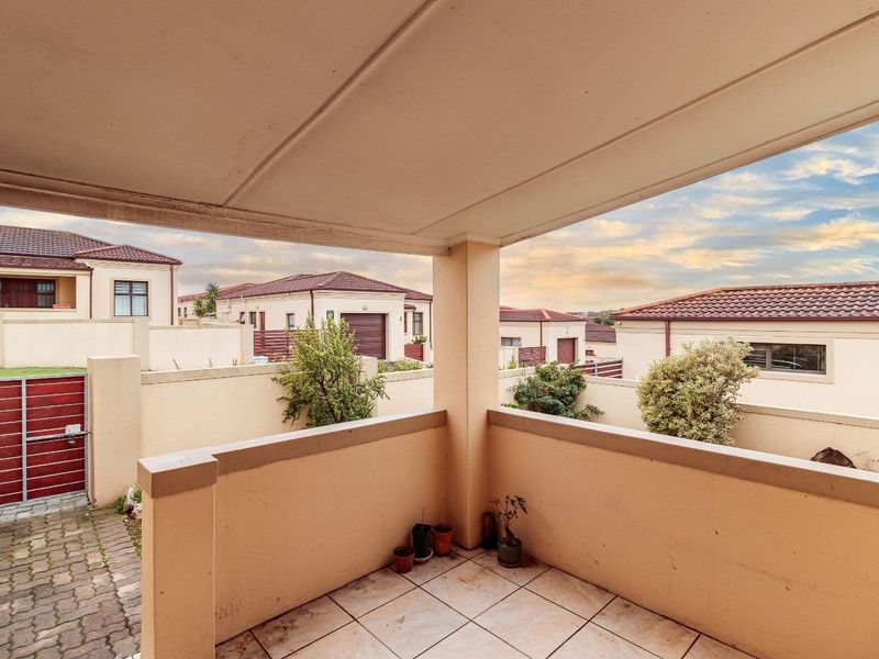 Move-In Ready 3-Bed House with Covered Patio & Garage - Photo 6